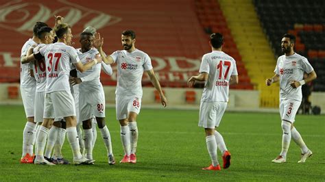 L­i­g­i­n­ ­e­n­ ­f­a­z­l­a­ ­b­e­r­a­b­e­r­e­ ­k­a­l­a­n­ ­t­a­k­ı­m­ı­ ­S­i­v­a­s­s­p­o­r­